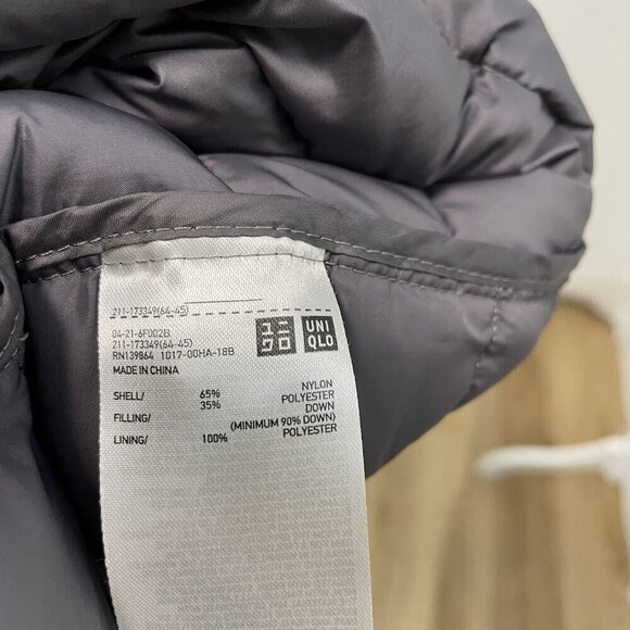 Uniqlo Quilted Down Vest Lightweight Full Zip Puffer Packable Gray size XS - Picture 6 of 6